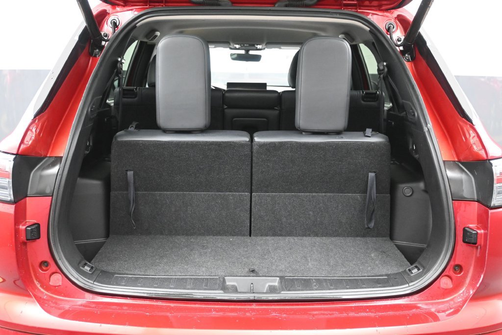 Used 2025 Mitsubishi Outlander SE AWD/4WD image 6
