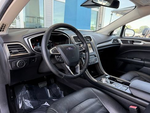 Used 2018 Ford Fusion SE w/ Equipment Group 602A FWD image 14
