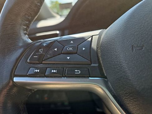 Used 2017 Nissan Rogue SV AWD/4WD image 15
