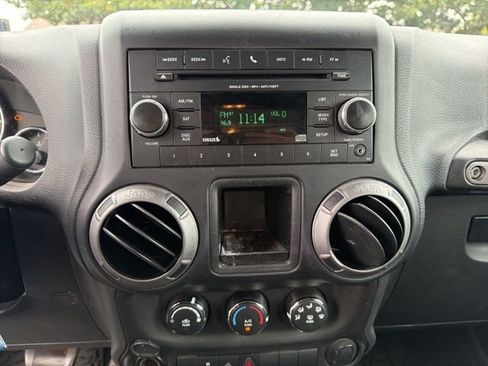 Used 2017 Jeep Wrangler Unlimited Sport w/ Connectivity Group image 21