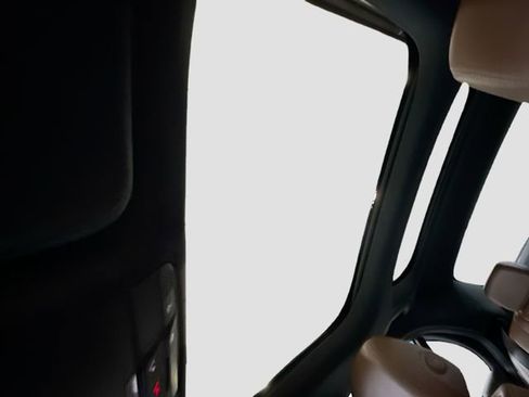 Used 2017 Mercedes-Benz E 300 4MATIC image 22