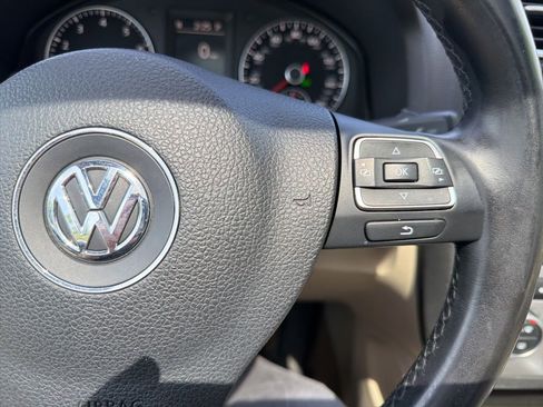 Used 2013 Volkswagen Eos Lux FWD image 13