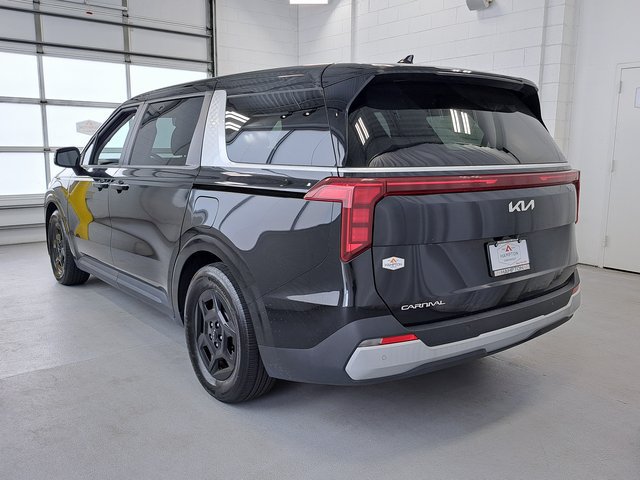 Used 2025 Kia Carnival FWD image 7