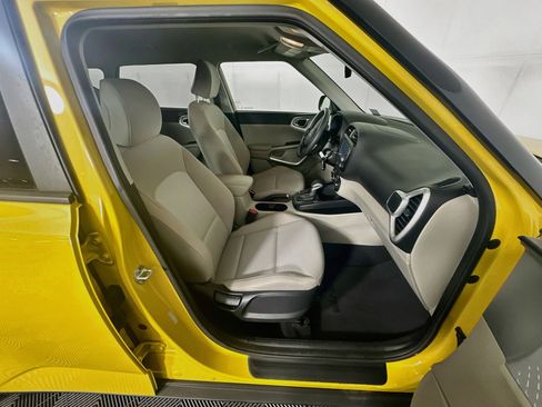 Used 2020 Kia Soul LX FWD image 28