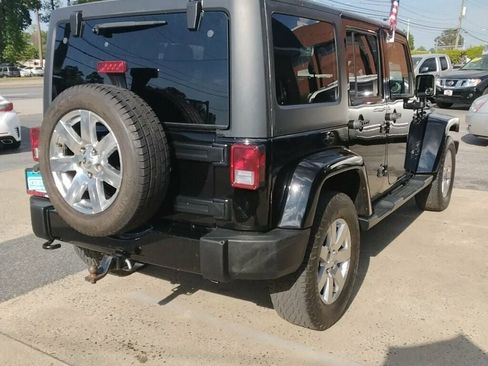 Used 2016 Jeep Wrangler Unlimited Sahara w/ Connectivity Group AWD/4WD image 4