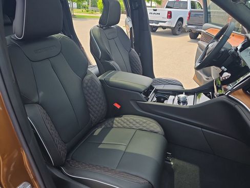 New 2026 Jeep Grand Cherokee Summit AWD/4WD image 10