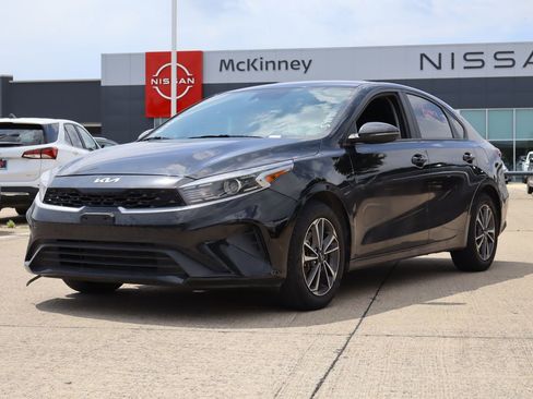 Used 2024 Kia Forte LXS w/ LXS Technology Package FWD image 2