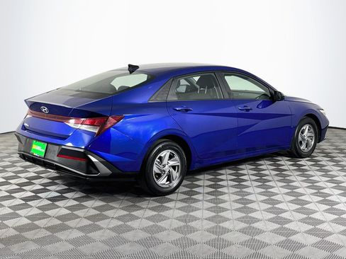 Used 2024 Hyundai Elantra SE FWD image 8