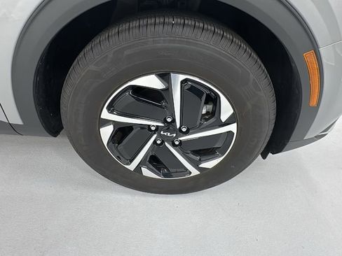 Used 2024 Kia Sportage LX image 9