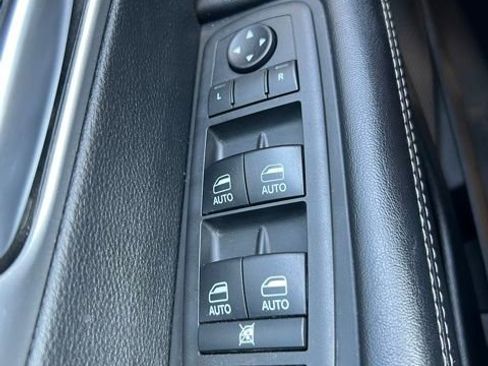 Used 2018 Chrysler Pacifica Touring-L Plus w/ S Appearance Package FWD image 25