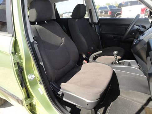 Used 2013 Kia Soul STICK SHIFT! FWD image 8