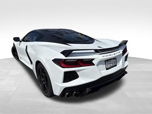 Used 2021 Chevrolet Corvette Stingray Preferred Cpe w/ Z51 Performance Package RWD image 4