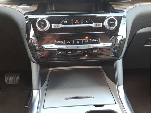 Used 2023 Ford Explorer Limited w/ Equipment Group 301A AWD/4WD image 22