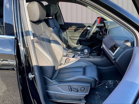 Used 2023 Audi Q5 2.0T Prestige w/ Prestige Package image 29