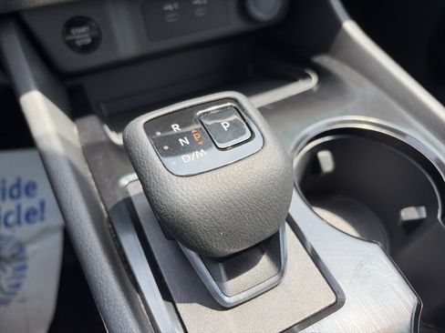 Used 2025 Nissan Rogue SV FWD image 9