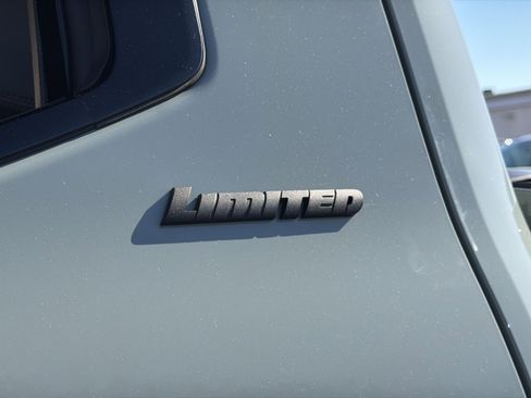 Used 2025 Toyota Tundra Limited AWD/4WD image 31