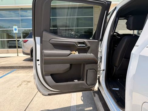 Used 2023 GMC Sierra 1500 AT4 w/ Technology Package AWD/4WD image 7