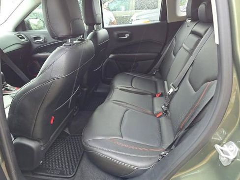 Used 2018 Jeep Compass Trailhawk w/ Leather Interior Group AWD/4WD image 3