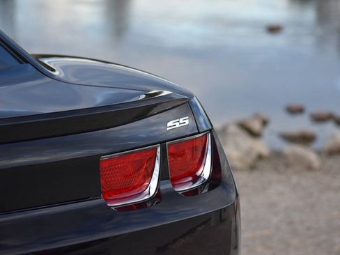 Used 2010 Chevrolet Camaro SS w/ RS Package RWD image 4