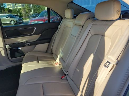 Used 2017 Lincoln Continental Select image 15