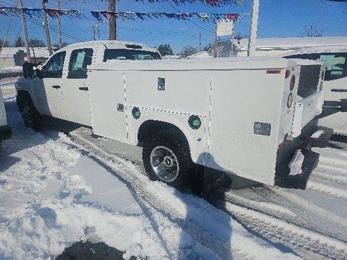 Used 2013 Chevrolet Silverado 3500 W/T w/ Snow Plow Prep Package image 4