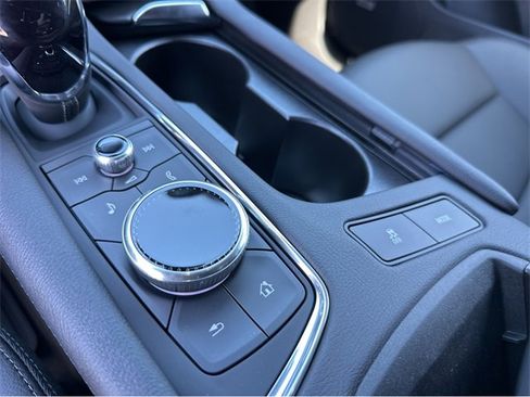 New 2025 Cadillac XT5 Luxury image 25