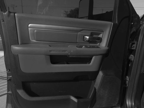 Used 2016 RAM 2500 Big Horn image 13