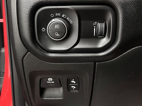 Used 2020 RAM 1500 Big Horn RWD image 19
