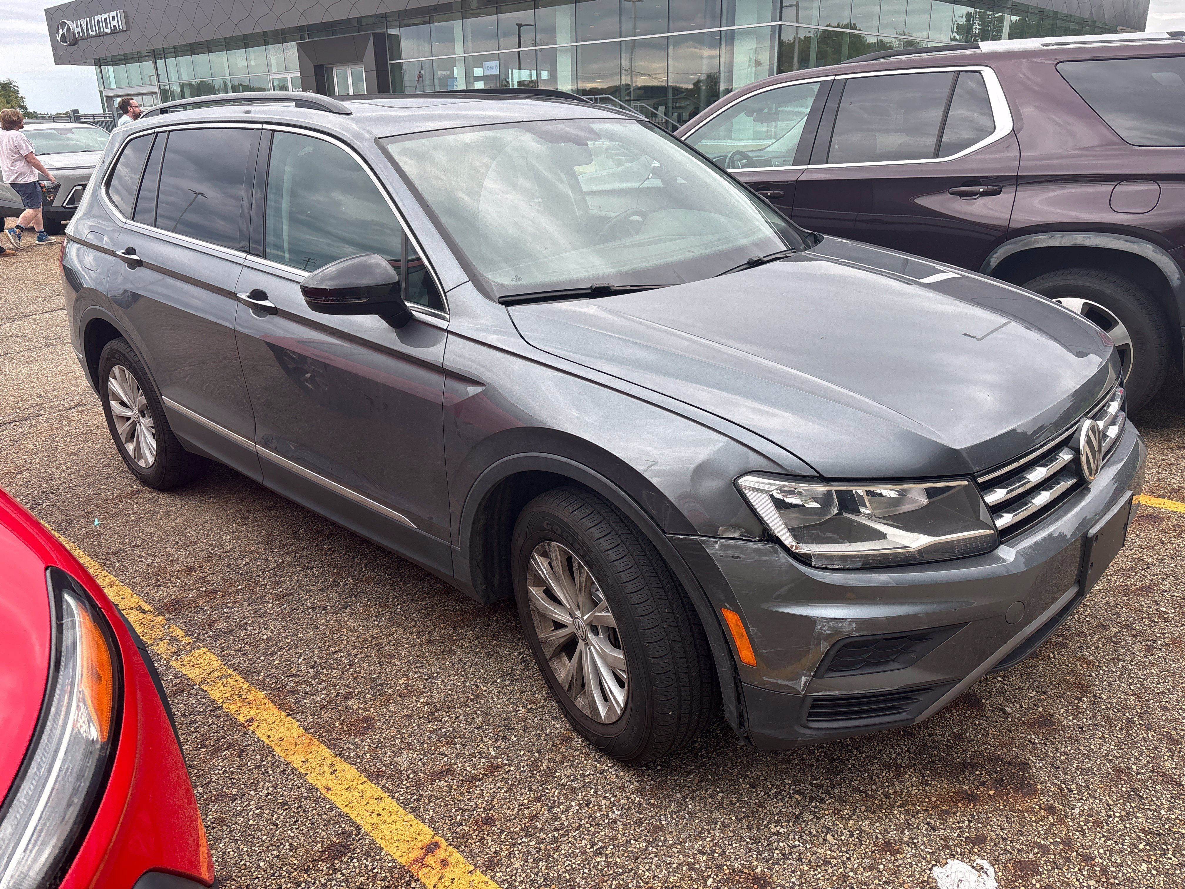 Used 2018 Volkswagen Tiguan SE w/ Panoramic Sunroof Package AWD/4WD image 5