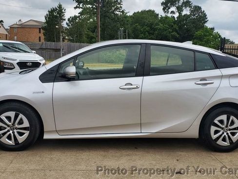 Used 2018 Toyota Prius Two w/ Prius Two Safety Plus Package FWD image 16