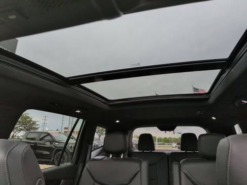 Certified 2024 Cadillac XT6 Premium Luxury w/ LPO, Floor Liner Package AWD/4WD image 25