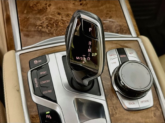 Used 2018 BMW 750i RWD image 17