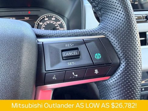 Used 2025 Mitsubishi Outlander SE FWD image 25