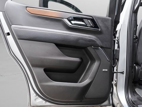 Used 2025 GMC Yukon Denali image 28