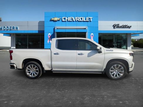 Used 2022 Chevrolet Silverado 1500 High Country w/ Technology Package image 4