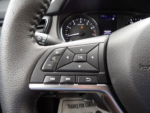 Used 2020 Nissan Rogue SV w/ Premium Package image 16