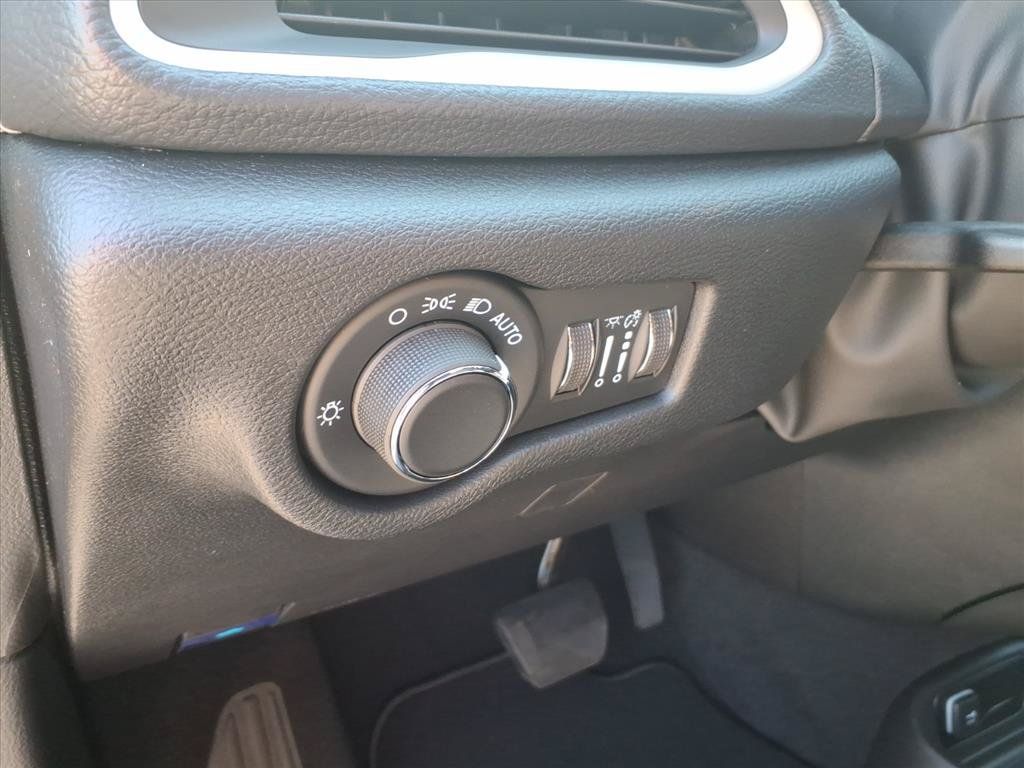 New 2027 Chrysler Pacifica Select FWD image 21