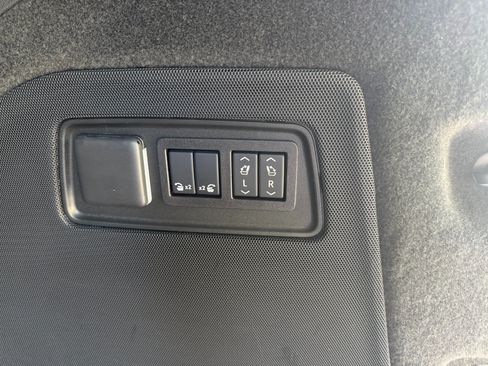 Used 2025 Cadillac Escalade V AWD/4WD image 27