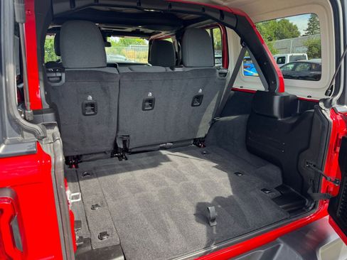 Used 2025 Jeep Wrangler Unlimited Rubicon image 30