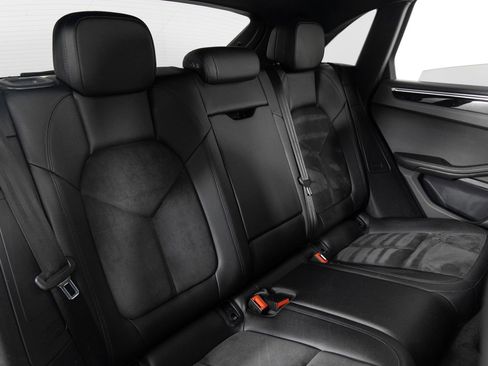 Used 2018 Porsche Macan AWD/4WD image 24