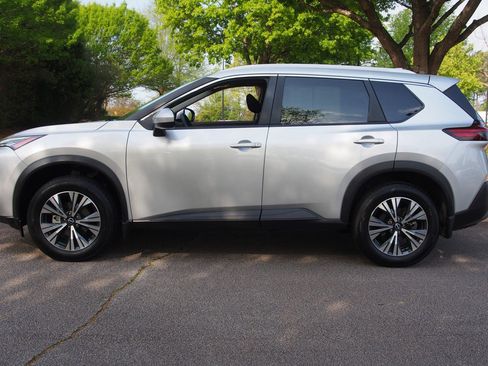 Used 2023 Nissan Rogue SV w/ SV Premium B Package image 4