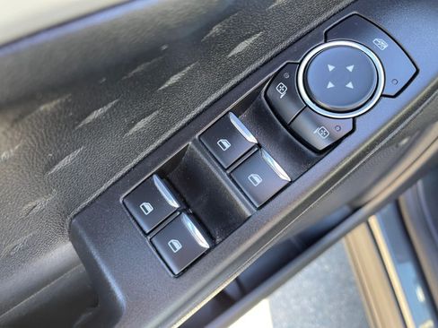 Used 2020 Ford Escape SE FWD image 18
