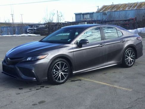 Used 2023 Toyota Camry SE image 4