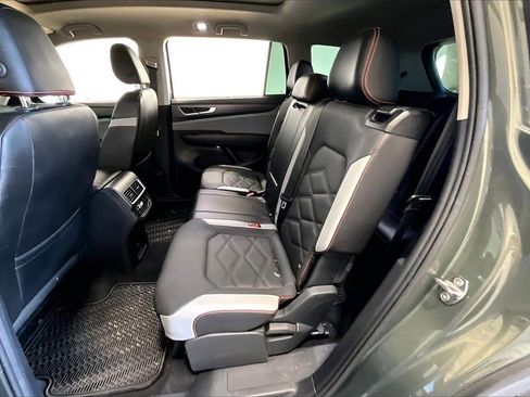 Used 2024 Volkswagen Atlas Peak Edition SE image 24