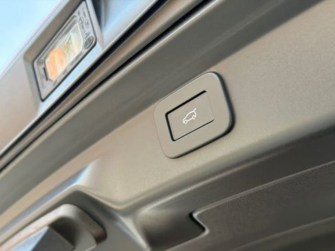 Used 2024 Jaguar I-PACE R-Dynamic HSE AWD/4WD image 9