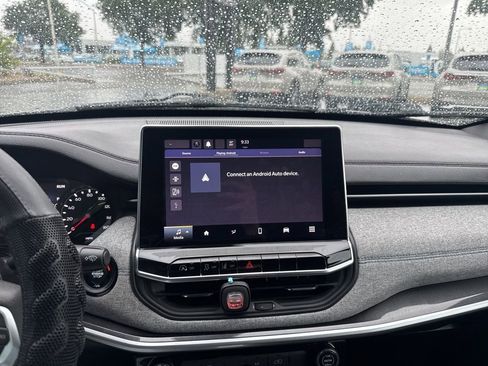 Used 2023 Jeep Compass Sport image 10