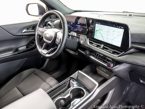 Used 2025 Chevrolet Equinox LT image 24