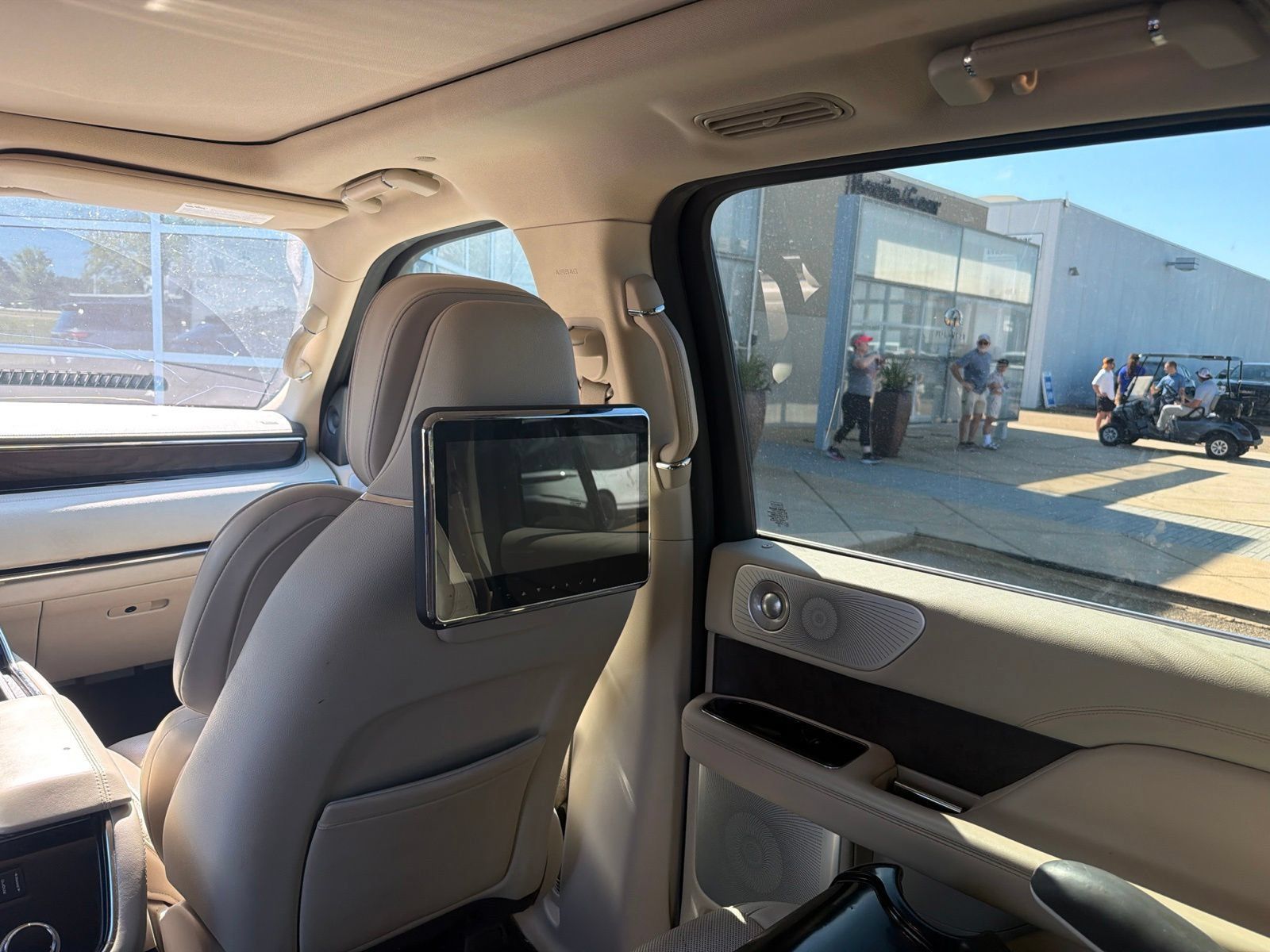 Used 2019 Lincoln Navigator L Reserve w/ Cargo Package AWD/4WD image 12