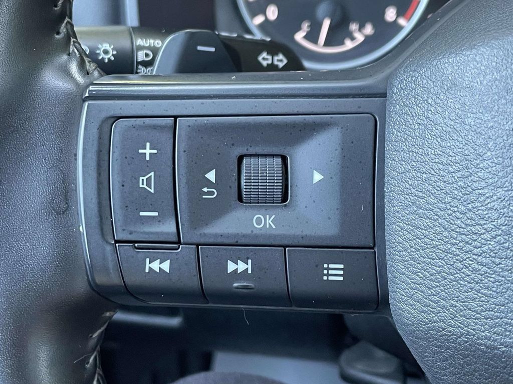 Used 2025 Nissan Rogue SV FWD image 20
