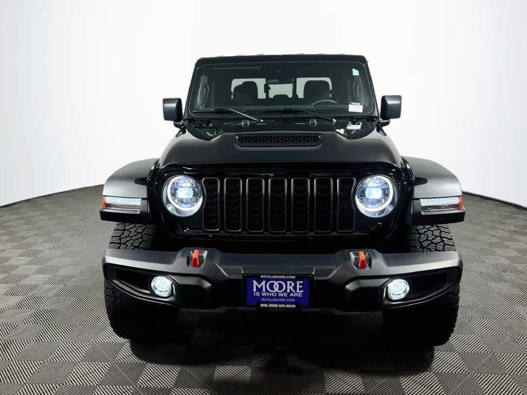 Used 2025 Jeep Gladiator Mojave w/ Convenience Group AWD/4WD image 2